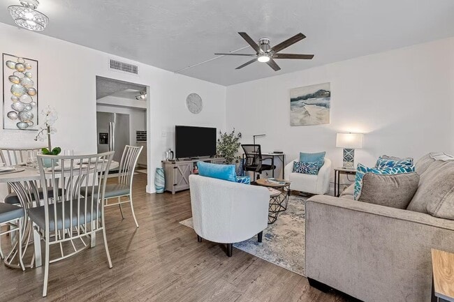 Building Photo - 101 NE 4th St