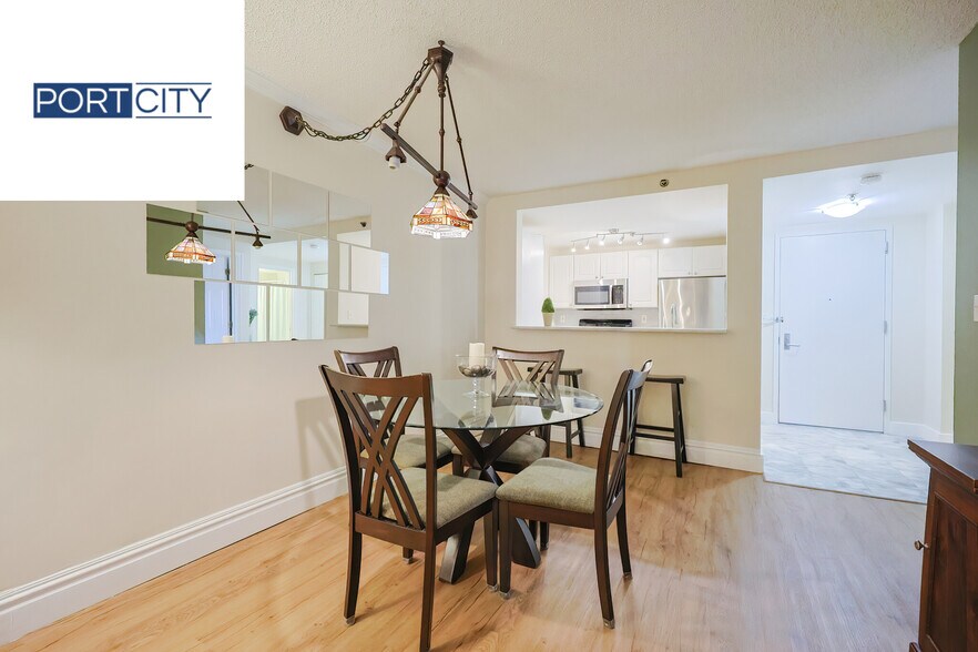 Building Photo - 15 North Beacon St