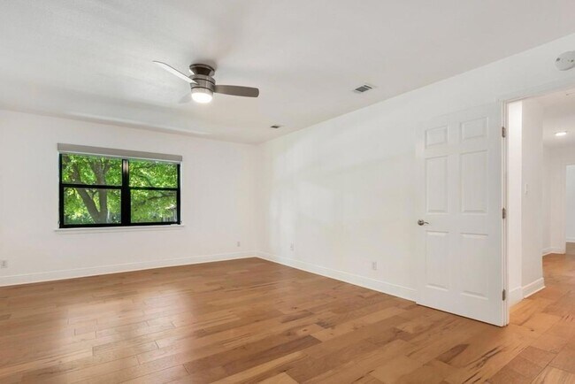 Building Photo - 1708 Fawn Dr