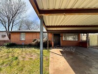 Building Photo - 2309 Trosper Pl