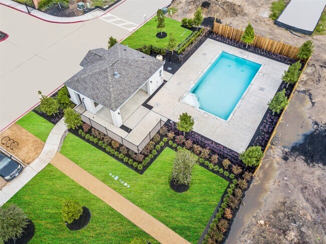 Building Photo - 12016 Royal Oaks Banner Wy