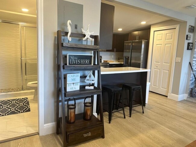 Building Photo - 244 Lexington Dr