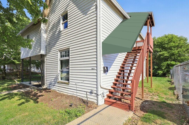 Building Photo - 118-118 1/2 Logan Ave