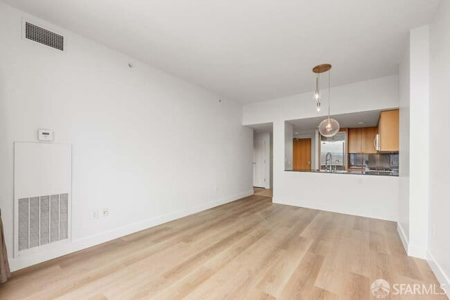 Building Photo - 333 1st St