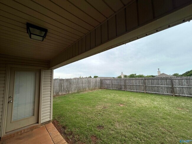 Building Photo - 122 Daymark Dr