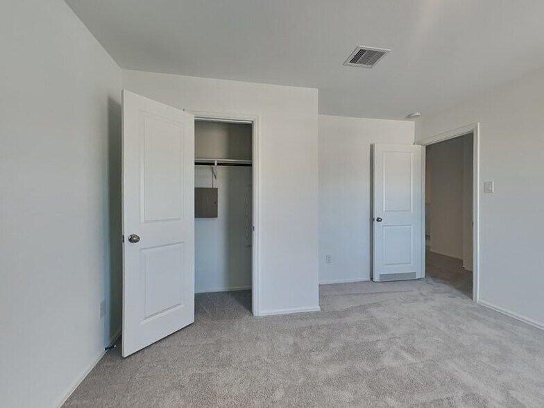 Building Photo - 27019 Breakaway Ln