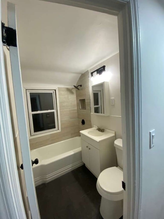 Building Photo - 1523 Babbitt Rd