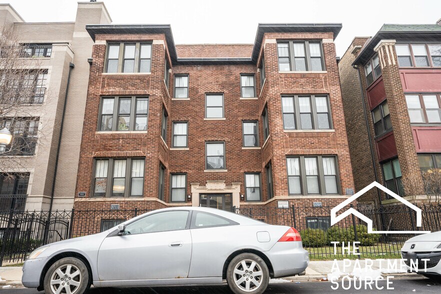 Building Photo - 3709 N Wilton Ave