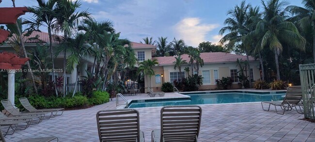 Building Photo - 2463 Centergate Dr