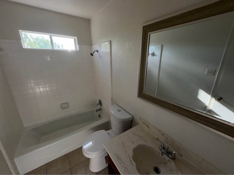 Building Photo - 371 W Elm Mott Dr