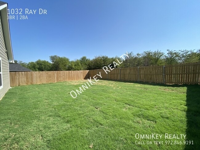 Building Photo - 1032 Ray Dr