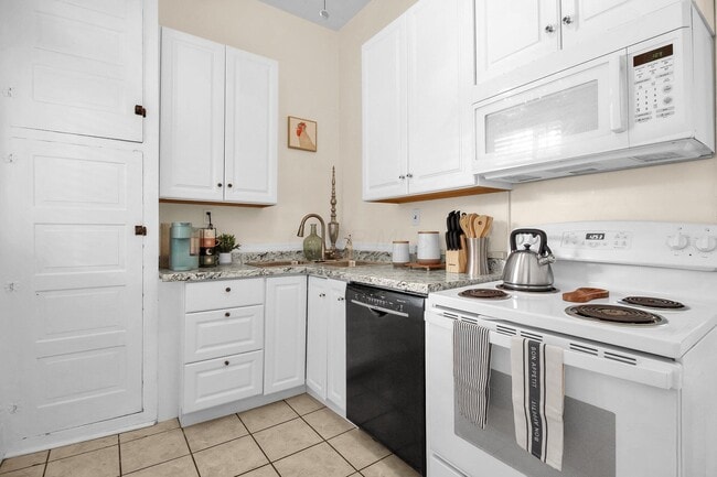 Building Photo - 174 Reinhard Ave