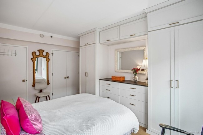 Building Photo - 535 W 52nd St