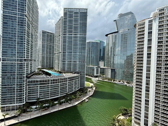 Building Photo - 801 Brickell Key Blvd