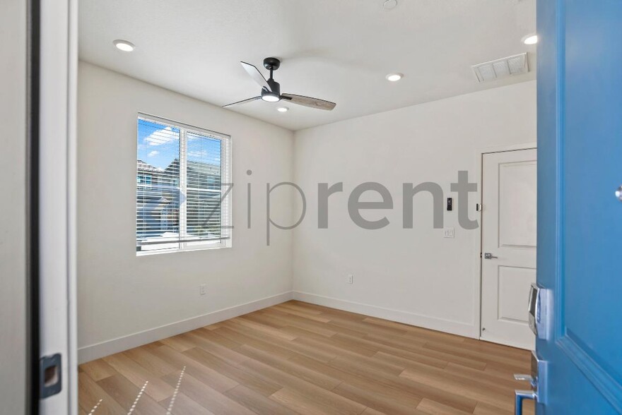 Building Photo - 5545 Oberon Ave