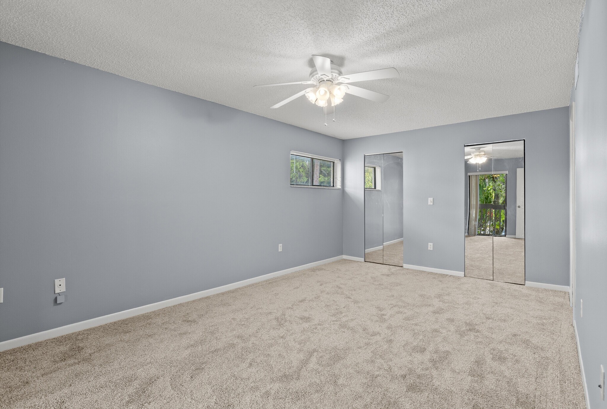 Large 2nd floor bedroom double closets - 2636 Crown Ct