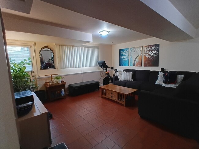 Building Photo - 226 Fernwood Ln