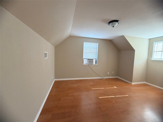 Building Photo - 2513 Mulberry Ln