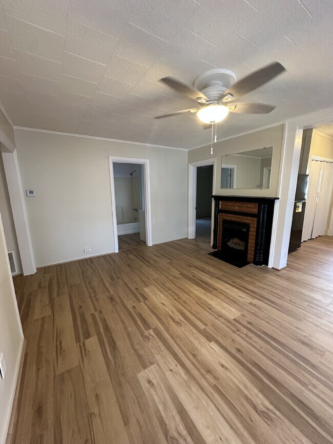 Building Photo - 3-Bedroom Duplex