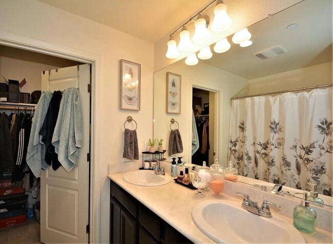 Building Photo - 6856 E Geary St