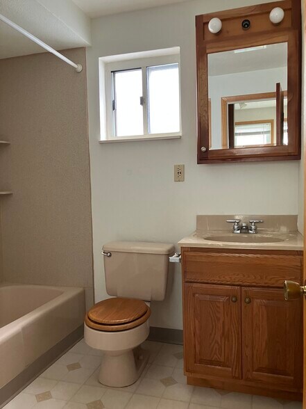 Bathroom - 1281 Lakewood Ave