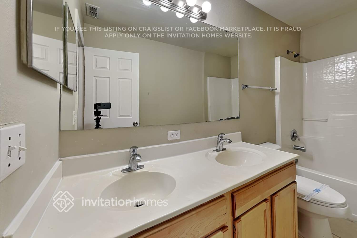 Building Photo - 1701 Alhambra Crest Dr
