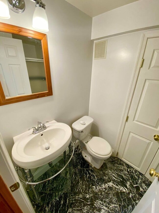 Building Photo - Exceptional 2bed/3ba Patterson Park Home - Large Rear Deck & Parking Pad!