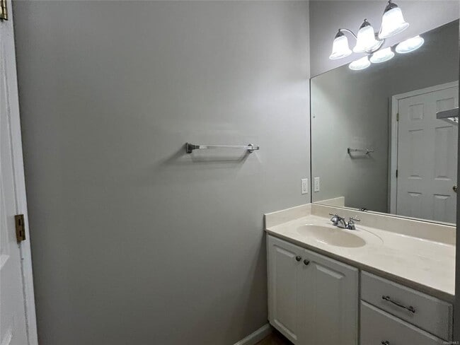 Building Photo - 704 Emerald Dr