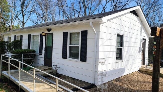Building Photo - 3384 Freeman Hollow Rd