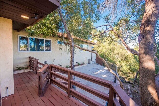 Building Photo - Anaheim Hills