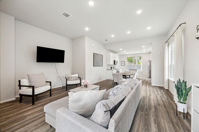 Building Photo - 10897 Mockingbird Pl
