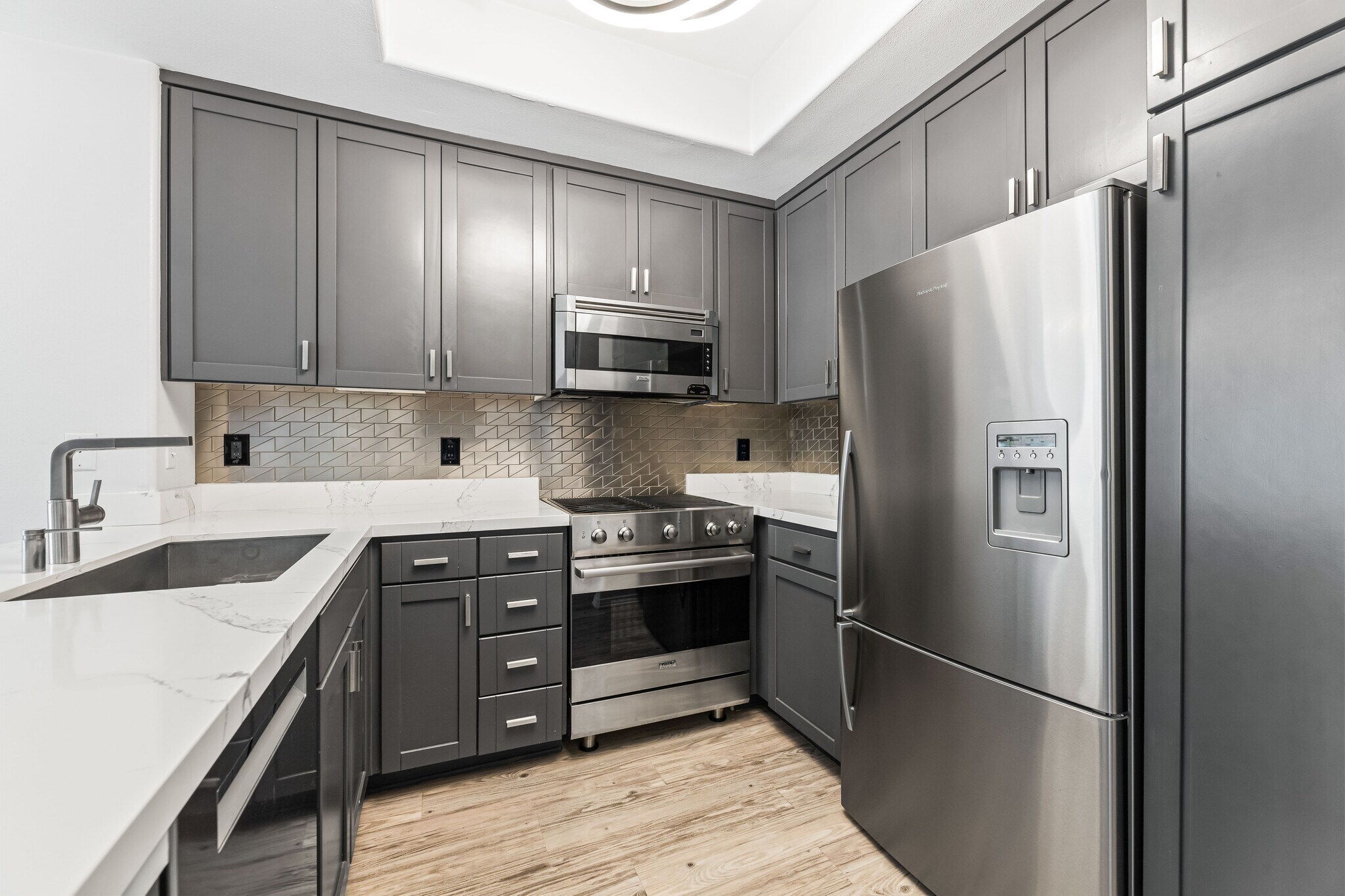 Building Photo - 4060 Glencoe Ave