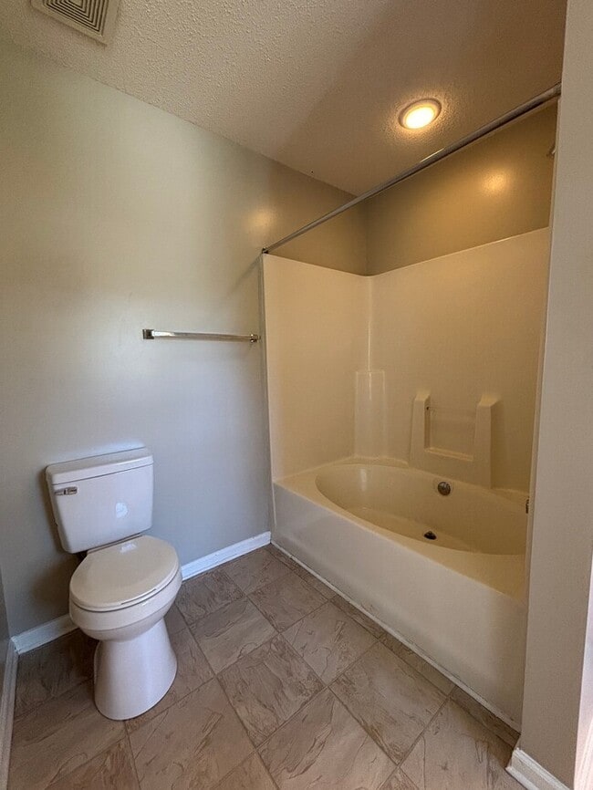 Building Photo - Spacious 3 bedrooms 2 ½ bath home in Rolli...
