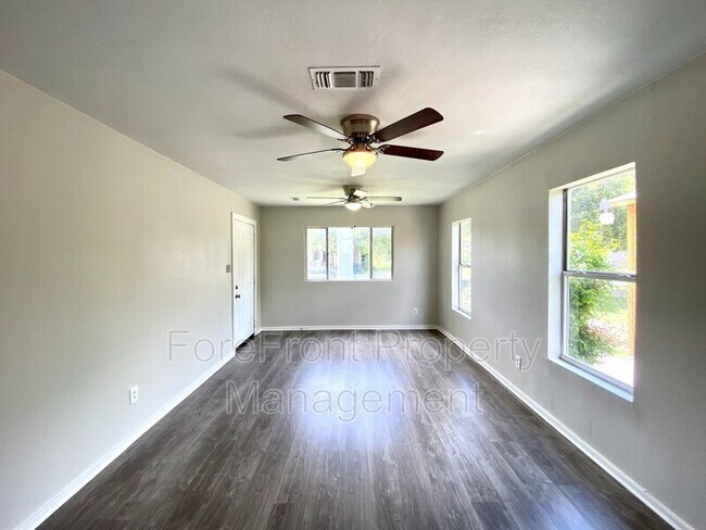 Building Photo - 1445 Delgado St