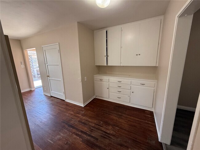 Building Photo - 901 N San Gabriel Ave