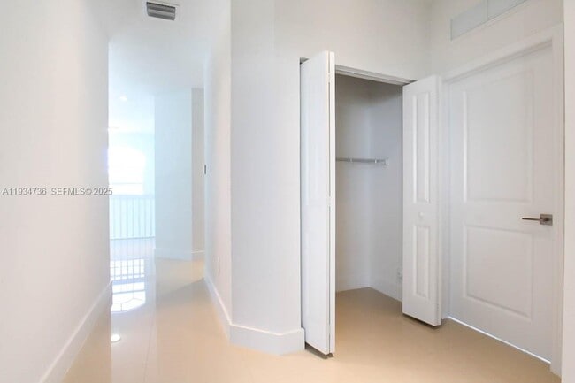 Building Photo - 15670 SW 11th Terrace