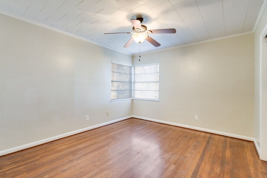 Building Photo - 406 Silkwood St