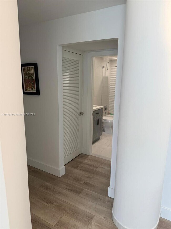 Building Photo - 5005 Collins Ave
