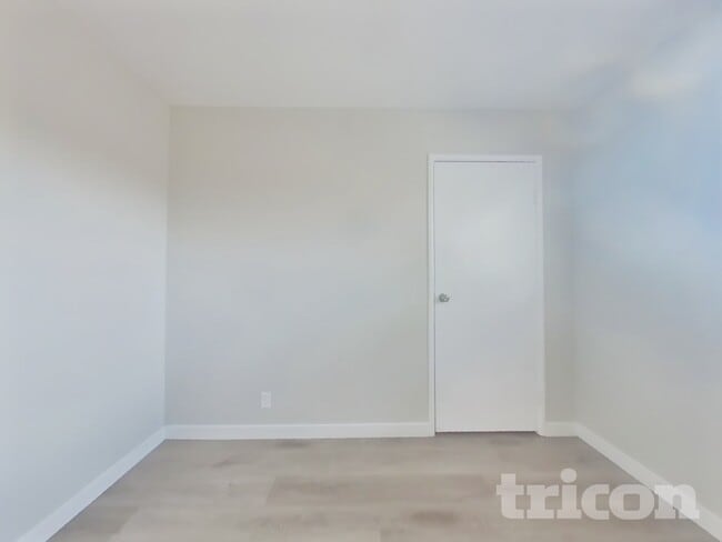 Building Photo - 121 Hodges St