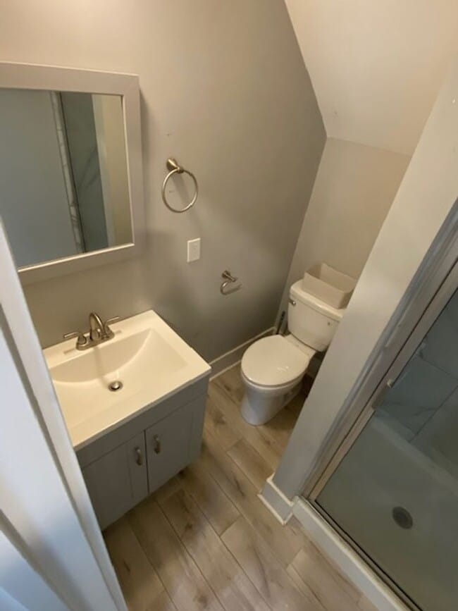 Building Photo - Charming 1-Bedroom Apartment Over Garage for Rent!