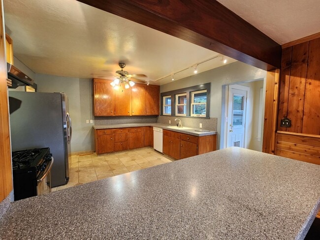 Building Photo - Single Family Home in Rio Dell!