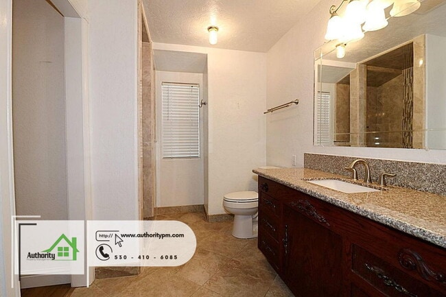 Building Photo - 256 Newport Dr