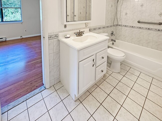 Building Photo - 1206 Chelsea Cove S