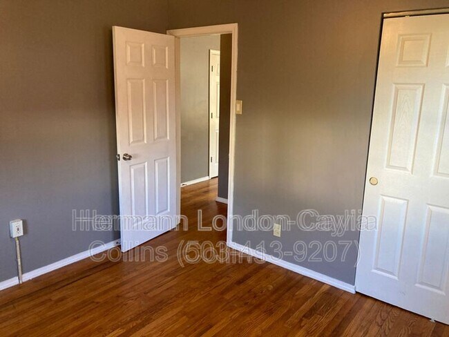 Building Photo - 2465 Hawthorne Manor Dr