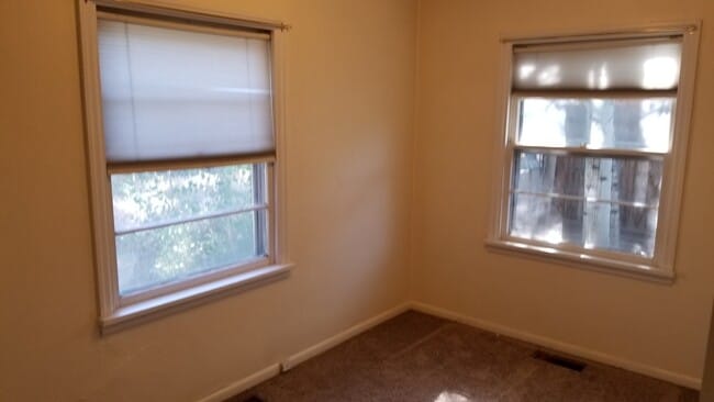 Building Photo - VIDEOTOUR: Don't Blink, This will be gone! PETS WELCOME