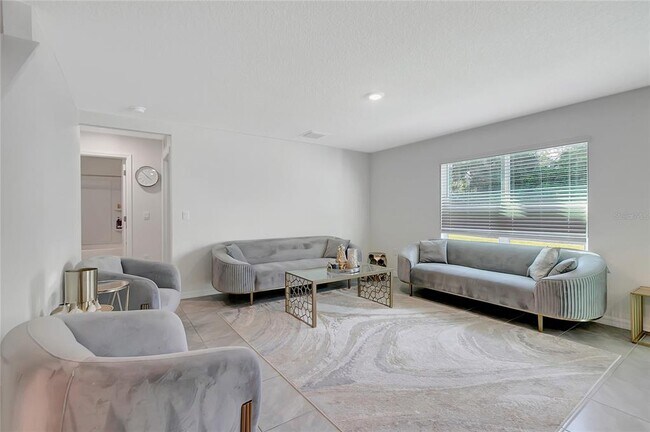 Building Photo - 7737 Rosewood Gdn Lp