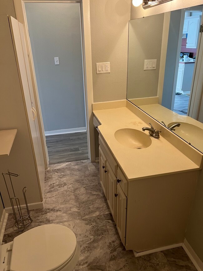 Building Photo - 900 NE Acc Rd