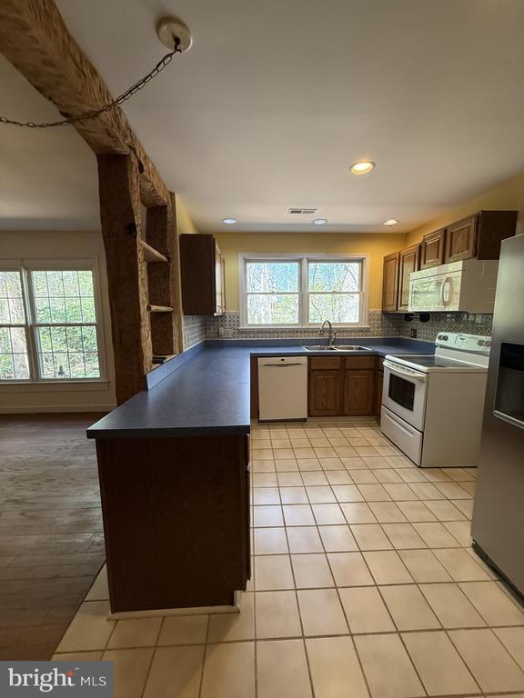 Building Photo - 130 Spring Wood Dr