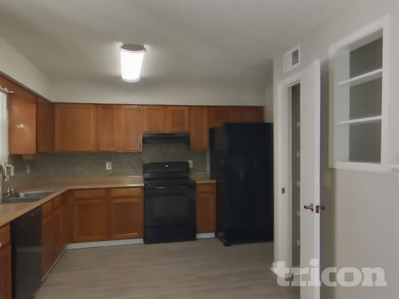 Building Photo - 10868 Trestle Ct