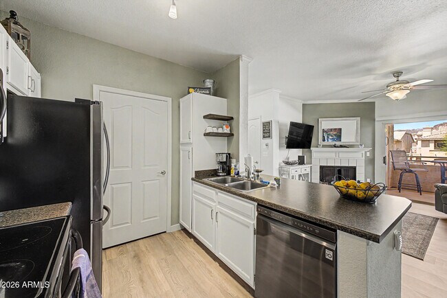 Building Photo - 16013 S Desert Foothills Pkwy